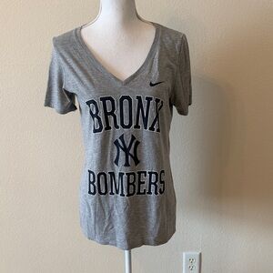 Nike Women's Gray New York Yankees Tee